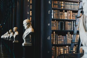 El Consultor legal en la coordinación de socios de Proyecto